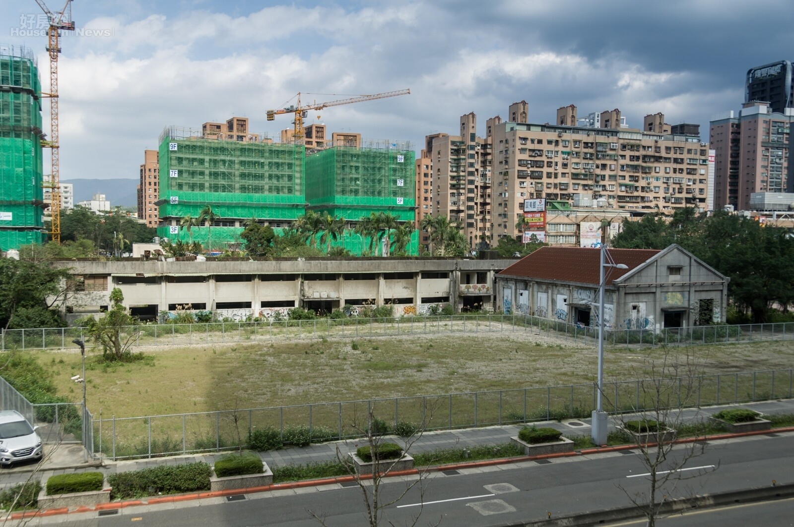 位於南港車站前的南港瓶蓋工廠現況。（好房網News記者張聖奕／攝影）