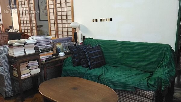 5. 捨棄電視的角落,放上一套沙發供友人休憩。