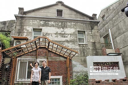 彰化縣放寬民宿條件,民宿快速成長,鹿港不少民宿修繕老房子,讓人感受歷史的軌跡和懷舊氛圍。(吳敏菁攝)