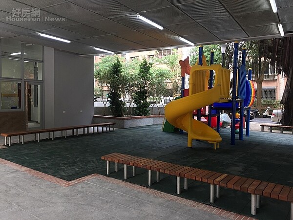 台北市松山區健康公宅,一樓設有兒童遊具(好房網News記者蔡孟穎/攝影)