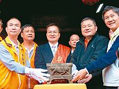 天后宮回贈　鹿港地藏王廟迎百年石爐