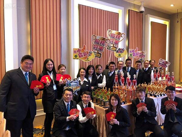 台慶不動產中區尾牙1月17日搶頭香,祭出海外旅遊、300個紅包等大獎。(圖/永慶房產集團)