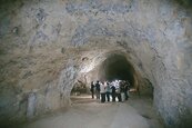 半屏山二戰遺址洞窟工廠別有洞天！吸引挖寶人