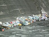 釣客亂丟　富岡漁港垃圾為患