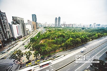 北市大安森林公園,讓民眾感受到綠意盎然的城市生機。圖/本報資料照片