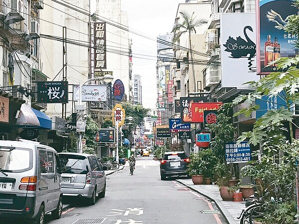 中山區店面交易有4成的總價落在2000萬至4000萬，多在晴光市場、錦州街以及林森北路商圈(見圖)。 記者游智文／攝影