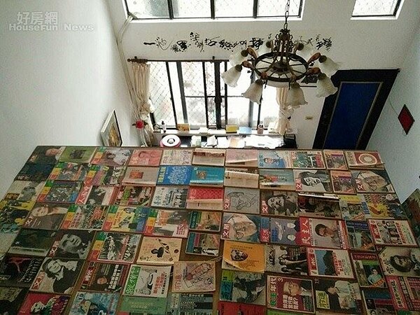 5. 加蓋的屋頂平台鋪陳一大面罕見的雜誌、禁書。