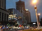 房市　現在吹三低風…