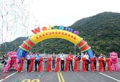擺脫最會封橋惡名　新溫泉橋通車