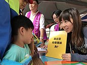 鄭文燦挺勞工　籲企業同步調薪