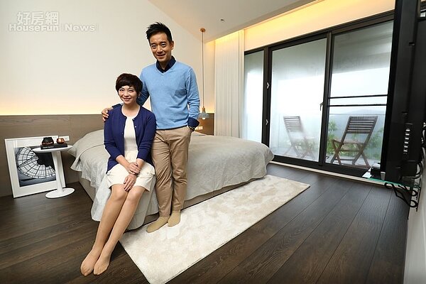 1.岑永康跟張珮珊是新聞圈的模範夫妻,兩人成家後相互扶持、努力打拚,今年一家四口入住125坪透天厝,令人稱羨!