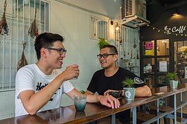 在一次次的光臨後，老闆與曾瀚民成為無所不談的好朋友，分享著生活中的點滴。