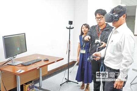 國際博物館AR/VR研討會27日在高雄登場，各博物館與技術業者進行交流。（柯宗緯攝）