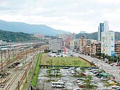 七堵站旁空地　擬變「小交九」轉運站