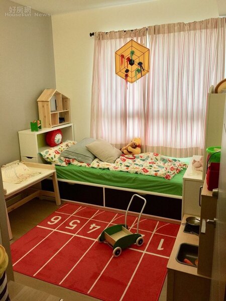7.郭彥均將女兒的房間布置得很活潑繽紛，因為曾是田徑選手特意選用跑道地毯。
