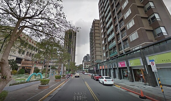 麗山國小前街道(圖/翻攝自Google Map)