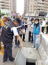 黃金塞滿水溝　居民怒跳腳