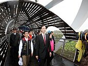 新北三鶯龍窯橋啟用　龍身光雕橋「美不勝收」