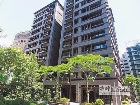 大直明水路、敬業一路一帶，也就是俗稱「大彎北段」的商業宅有1675戶被認定為違規。（柯伶穎攝）