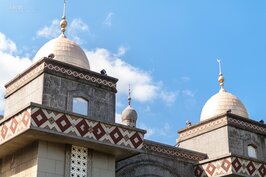 新生南路上的清真寺，是在台伊斯蘭教徒的精神寄託。精緻的圓頂在藍天下讓台北充滿了異國風情。