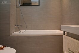 四十坪以下浴室設計多數較小，喜歡泡澡的人，可能要另外思考浴缸的設置。