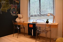 嬰孩房同時可放下一張大書桌。