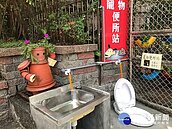 全台首創　這間公廁毛小孩專用