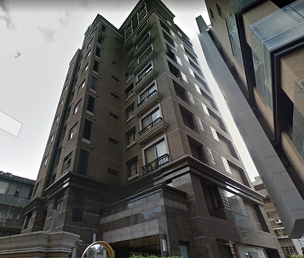 「皇翔御郡」最新一筆實價登錄,總價7988萬元,拆算單價比當初開價減少近3成。(翻攝google map)