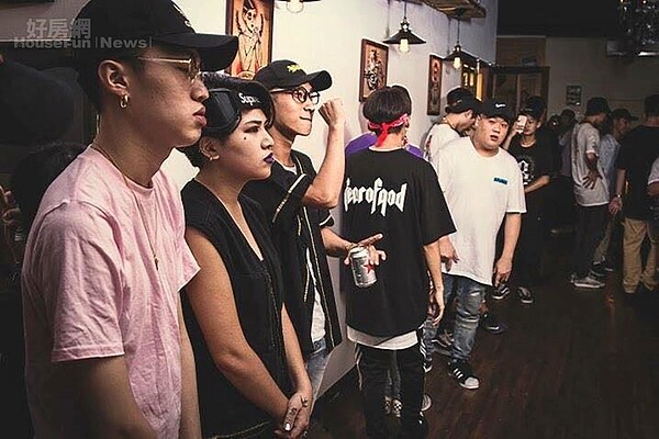 9.	Auther經常在23 Burger辦辦各種活動，透過這樣空間把喜愛嘻哈的人聚在一起交流。
