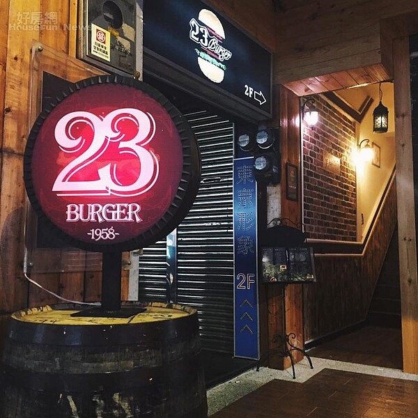 3.	店名是因為剛好店家在中壢市和平街23號上，與籃球之神Michael Jordan無關。
