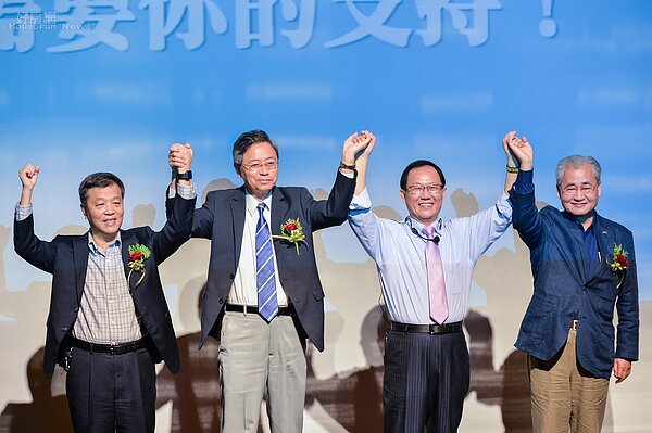 兩位前行政院長毛治國與張善政,以及前台北市副市長陳雄文分別擔任丁守中總顧問。(好房網News記者張聖奕/攝)