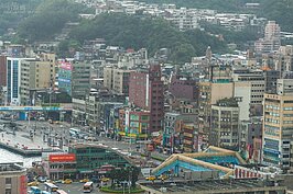 基隆市的精華區以廟口老街周邊以及基隆火車站周邊為主。不過因為建物年歲已有，顯得垂垂老矣。因此想要恢復往年榮光，都市更新是最快的辦法，不過卻也顯的困難重重。