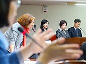 一例一休初審　會議癱11小時