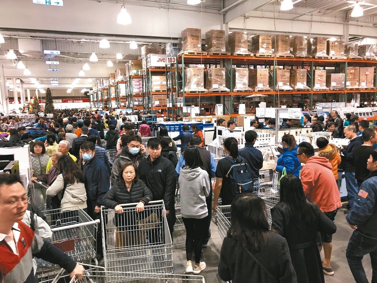 美式賣場好市多首次在台推出黑色星期五購物促銷。 記者林伯東/攝影