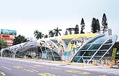 動漫公車站　融入城市風景