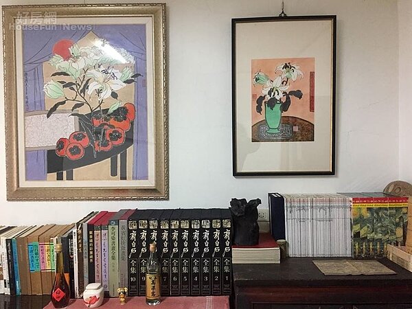 3. 收藏齊白石畫冊全集,擺放的檜木櫃具八、九十年歷史。