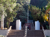 地理中心碑　台中設專車直達