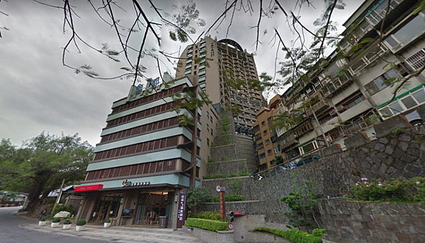 十泉十美位於北投區山坡上,周邊溫泉飯店林立(圖/翻攝自google map)