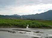 縣府為部落收地　承租農民抗議