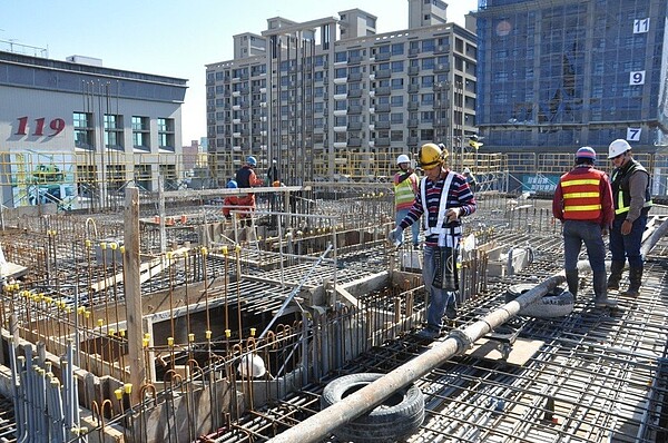 桃園市打造社會住宅，包含中路二號基地都陸續動工。 圖／聯合報系資料照片