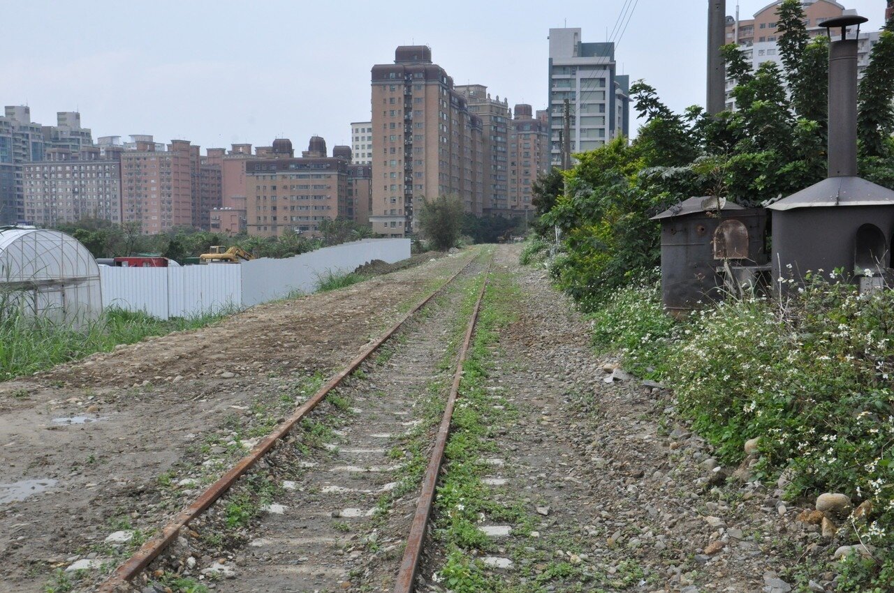 桃林鐵路停駛後荒廢,桃園市政府活化廊道,近年先斥資2.3億元進行雨水下水道工程,總長度達2.7公里。記者張裕珍/攝影