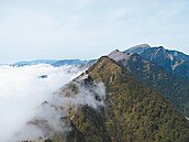 南橫斷路9年　擋不住「爬黑山」