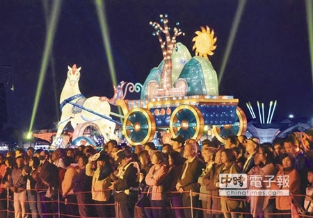 2018台灣燈會的副燈「台灣幸福驛站」已確定移置嘉義縣表演藝術中心園區外的空地典藏。（呂妍庭攝）