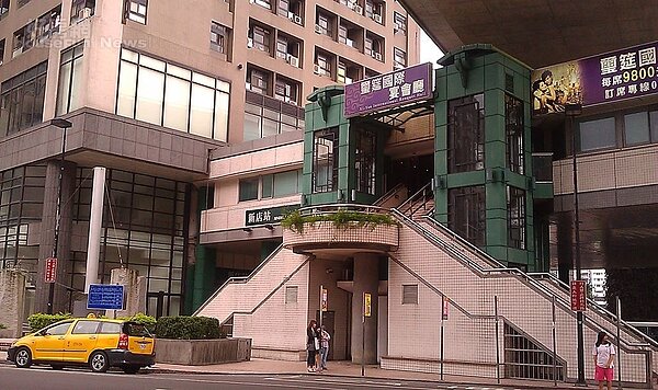 5. 于台煙買房很重視生活機能,碧潭旁有捷運新店站交通方便。