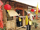 百年竹管厝　8旬張道論修復