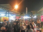 青年夜市熄燈　近萬民眾捧場