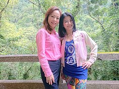 格格敖國珠這次特別前往新店山區，拜訪藝人小Call，品味遠離塵囂的山區悠閒。