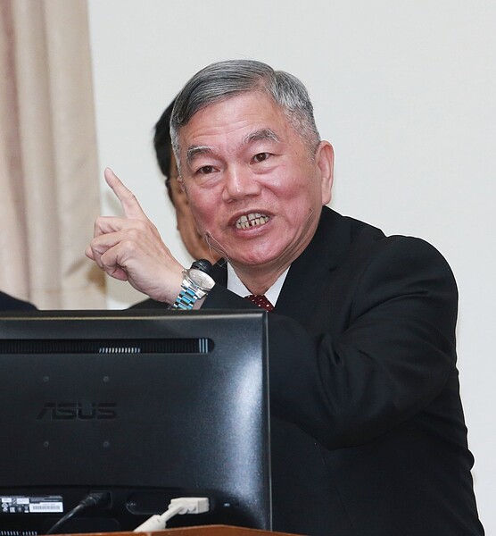 經濟部長沈榮津表示,電價漲幅影響物價指數所占的比例不高。 記者黃義書╱攝影