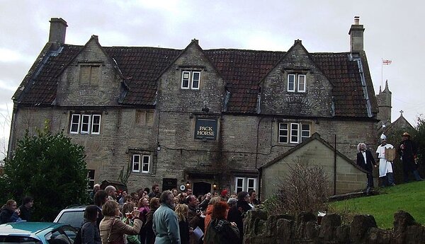 英國薩默塞特郡酒吧「The Packhorse Inn」。（截自維基百科）