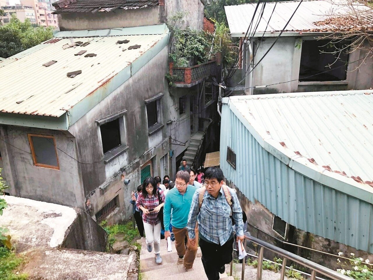 蟾蜍山面臨嚴重的水保問題,文化局邀集單位會勘。 記者陳靖宜/攝影